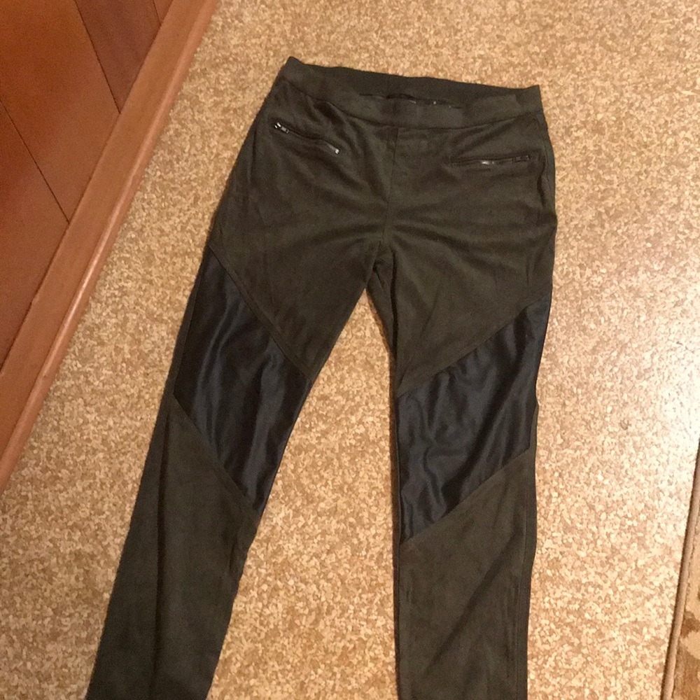 Vera wang hunter green Moto leggings